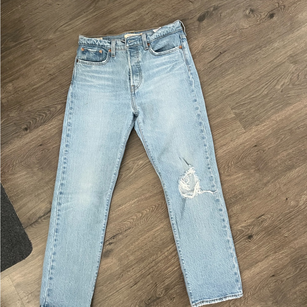 Levi's wedgie straight size 28